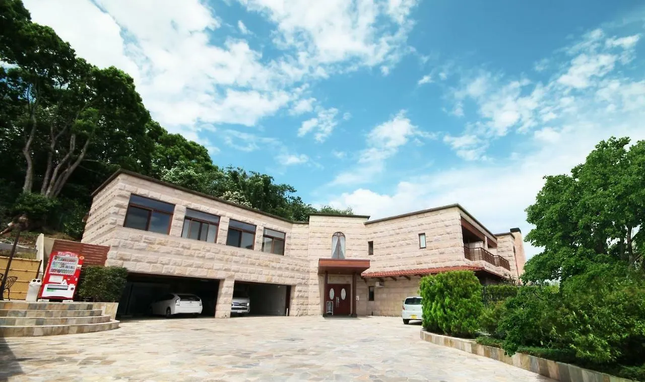 Sotel Castle Фукуока Гостевой дом